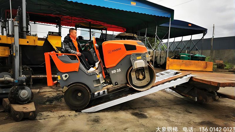 梁平“铝”行安全，稳收每一粒——收割机铝合金爬梯安全使用全攻略